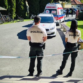 Tragický útok na základní škole si vyžádal život učitelky a žákyně.