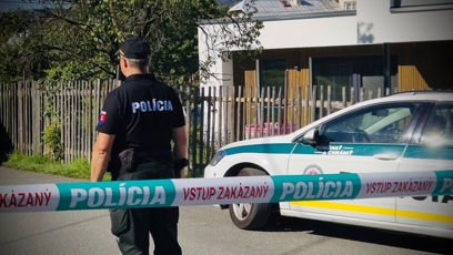FOTO: Na místě zasahovali policisté, záchranáři i členové Slovenského červeného kříže.