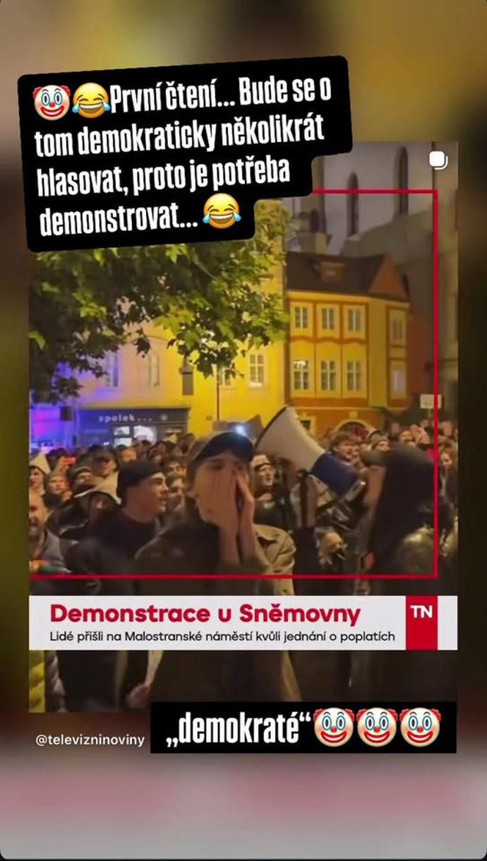 FOTO: Filip Turek má jasný názor na demonstranty, kteří v pátek přišli na Malostranském náměstí. – stránka 1