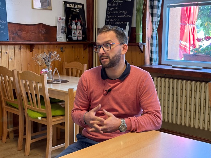 FOTO: Provozní a zároveň šéfkuchař hospůdku U kaštanu, Zdeňek Kotulan. – stránka 56