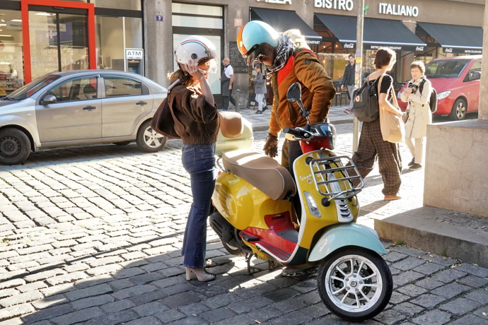 FOTO: Zpěvák nedá dopustit na originál, jeho Vespa se totiž pyšní unikátní limitovanou barvou. – stránka 29