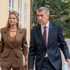 Andrej Babiš dorazil k volbám s Monikou.