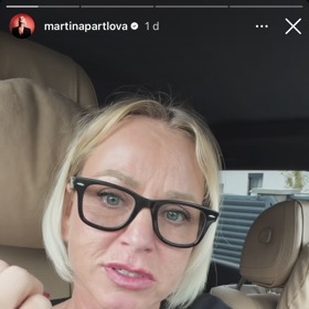 Martina Pártlová se snubním prstýnkem pochlubila na sociálních sítích.