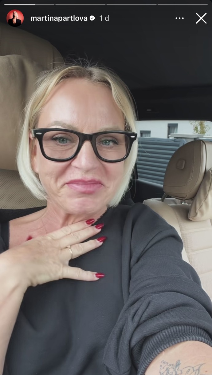 FOTO: Martina Pártlová se prstýnkem pochlubila na sociálních sítích. – stránka 1
