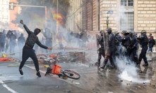 Rozsáhlé protesty v Evropě.