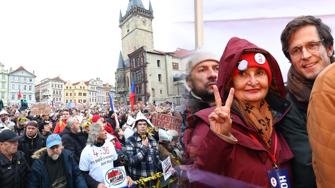 FOTO: Eva Holubová a Igor Orozovič na demonstraci Milionu chvilek pro demokracii.