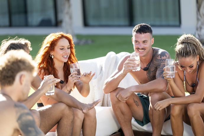 FOTO: Daniel Minich je zpět na Love Islandu. – stránka 4