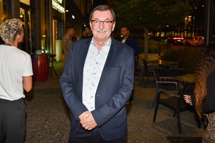 FOTO: Český hudební skladatel Zdeněk Barták na křtu charitativního kalendáře při vzpomínce na Aničku Slováčkovou.