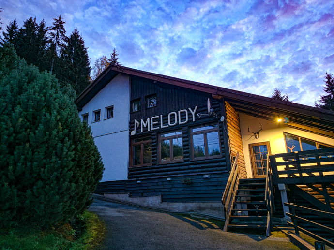 FOTO: Chata Melody stojí v atraktivní části Harrachova. – stránka 18