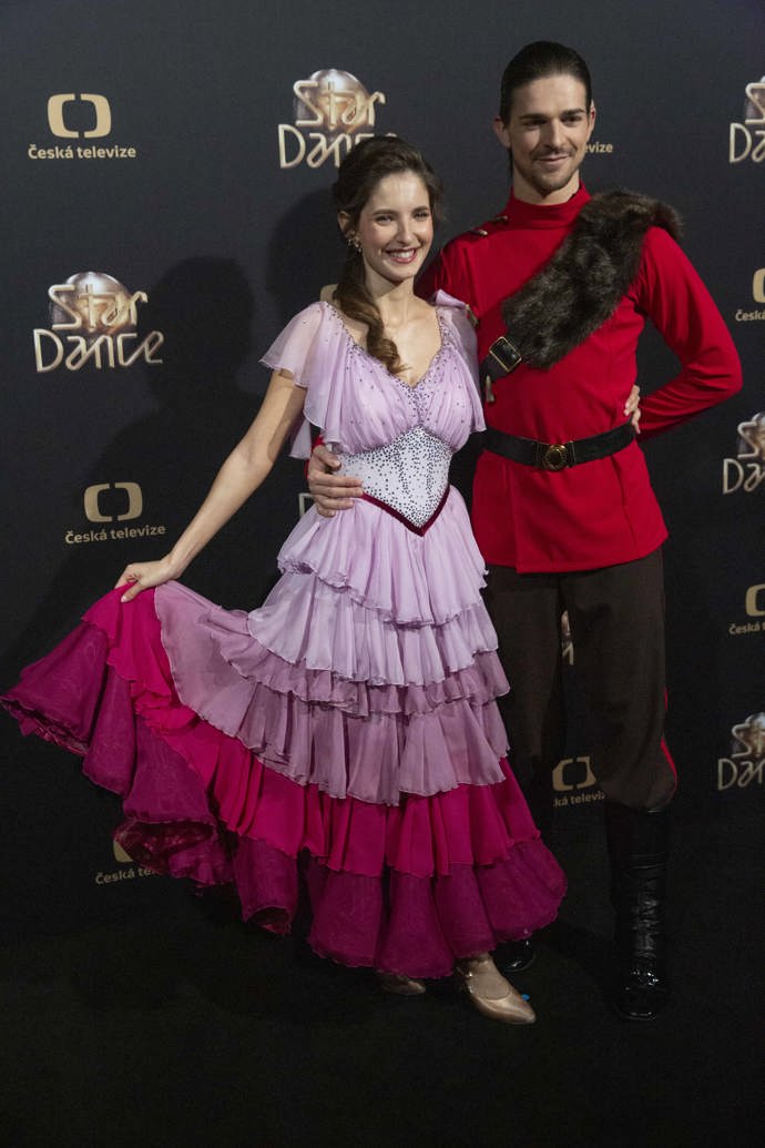 FOTO: Sara Sandeva a Daniel Makovec zatančili valčík. – stránka 145