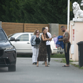 Lela Ceterová přivezla společné děti ke Karlosovi Vémolovi.