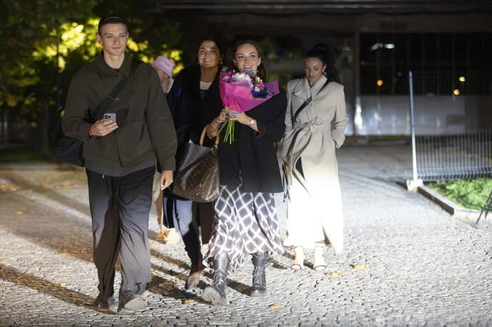 FOTO: Tomas Sean Pšenička odcházel v obložení dam. – stránka 3