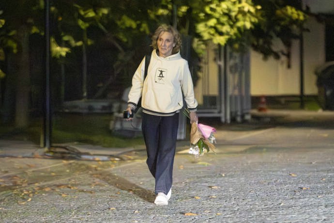 FOTO: Hana Dvorská při odchodu z výstaviště. – stránka 39