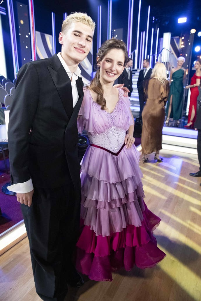 FOTO: Sara Sandeva a bratr Teo. – stránka 17