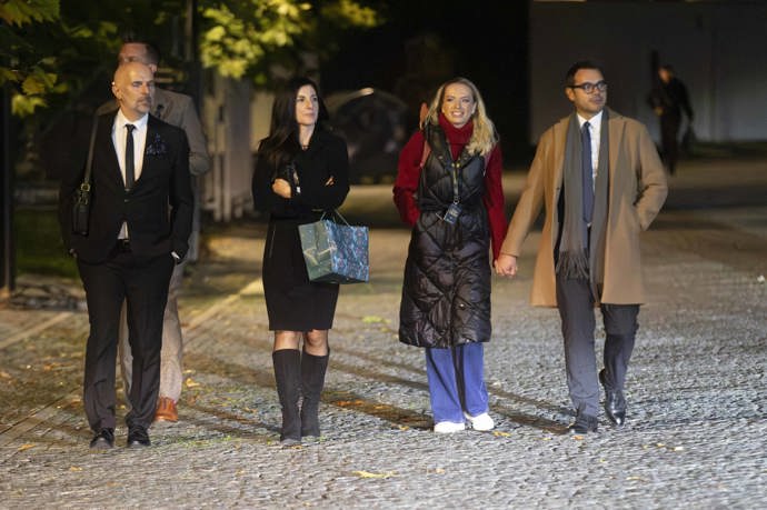 FOTO: Lenka Nora Návorková odcházela ruku v ruce se svým partnerem. – stránka 2