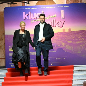 Herce Václava Neužila doprovodila na slavnostní událost jeho manželka Lenka Neužil Stárková.
