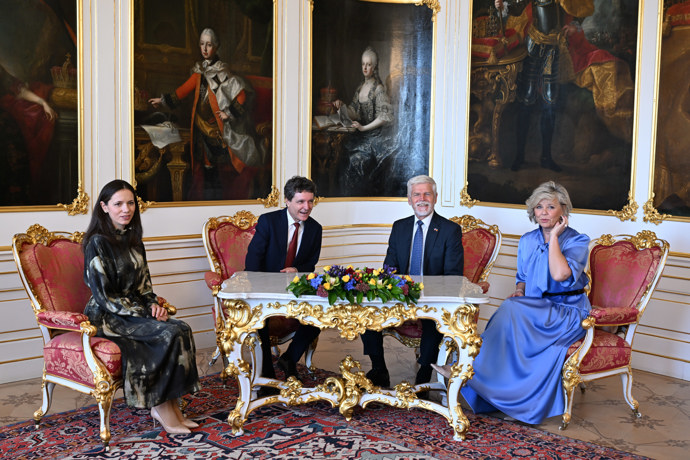 FOTO: Prezident Petr Pavel byl během oficiální návštěvy ve velmi dobré náladě. – stránka 14