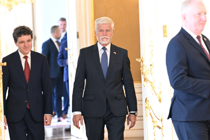 FOTO: Petr Pavel na Pražském hradě po boku rumunského prezidenta. – stránka 10