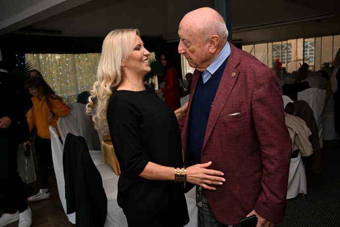 FOTO: Felix Slováček na křtu knihy Valentiny Armandi. – stránka 4