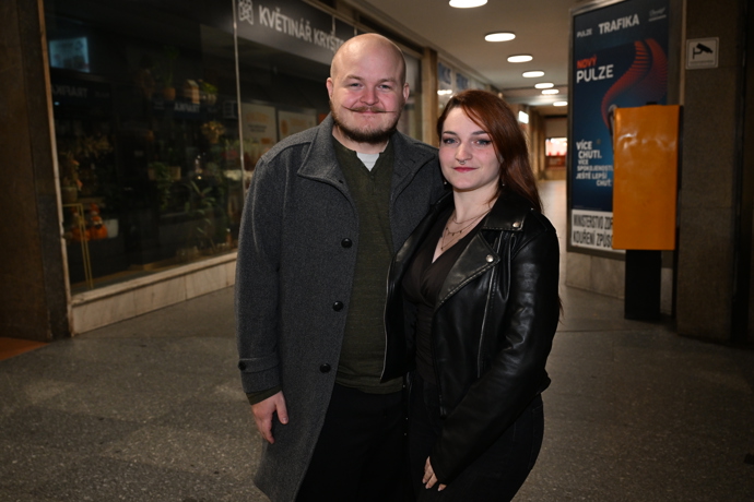 FOTO: Artur Štaidl po boku své partnerky přímo vyzařoval spokojeností a dobrou náladu. – stránka 7