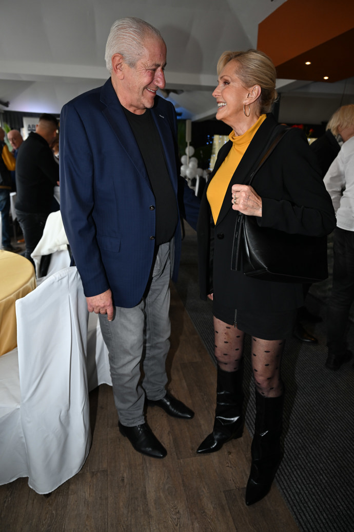 FOTO: Po 23 letech manželství to mezi Helenou Vondráčkovou a Martinem Michalem stále jiskří.