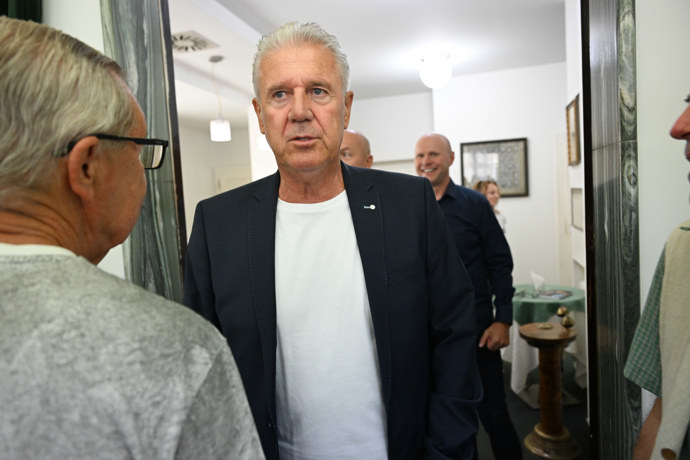 FOTO: Dorazil i Jozef Chovanec. – stránka 19