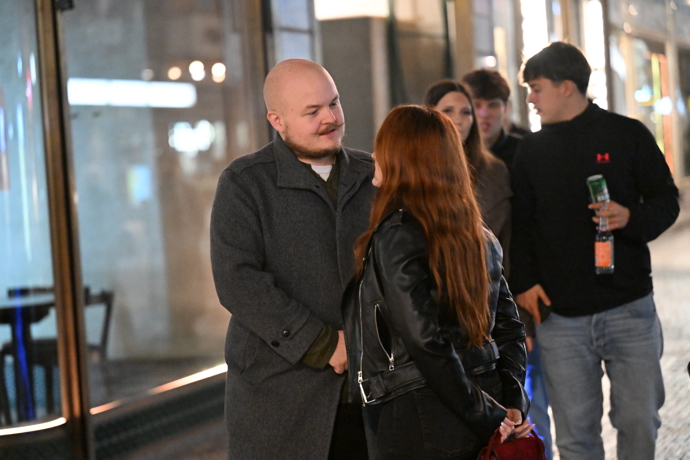 FOTO: Po celý večer se od sebe neodtrhli a Štaidl měl svou půvabnou partnerku neustále pevně po svém boku. – stránka 4