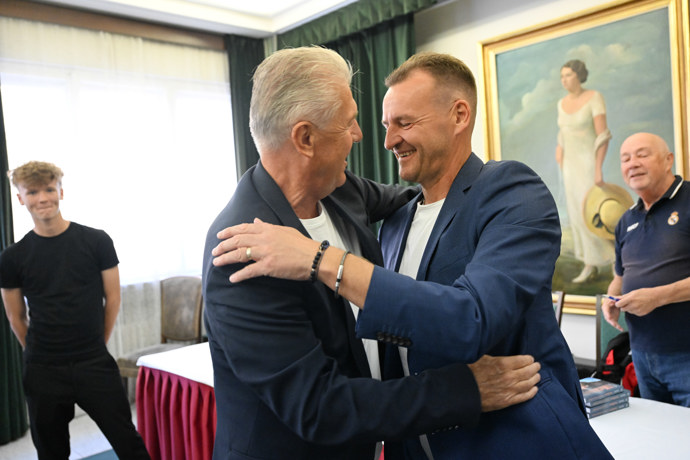 FOTO: Pavel Královec a Jozef Chovanec jsou i po letech přáteli. – stránka 16