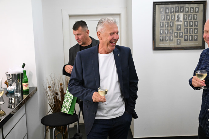 FOTO: Jozef Chovanec se usmíval od ucha k uchu. – stránka 14