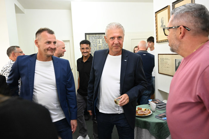 FOTO: Pavel Královec, Pavel Horváth a Jozef Chovanec. – stránka 10