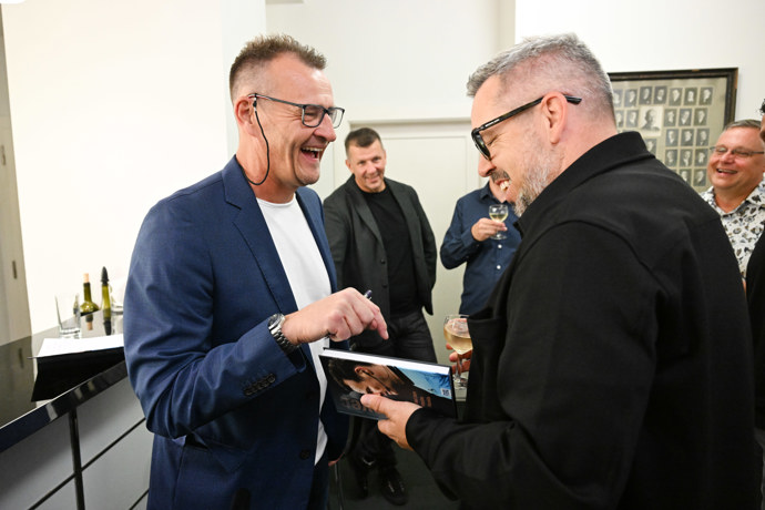 FOTO: Vysmáty Pavel Královec s Pavlem Horváthem. – stránka 9