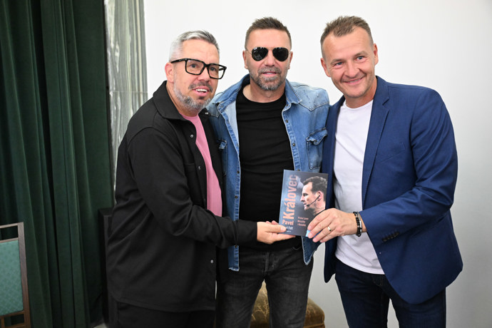 FOTO: Pavel Královec, Pavel Horváth a Tomáš Řepka na křtu knihy Pavla Královce. – stránka 6