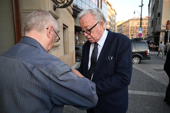 FOTO: Lábusův podpis chtěl každý. – stránka 99