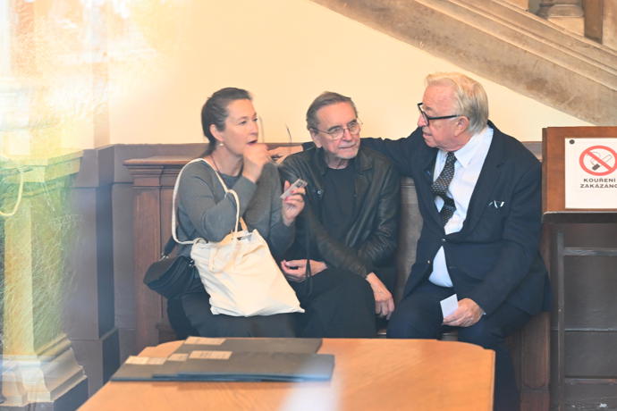 FOTO: Díky brzkému příchodu měl Lábus spoustu času na známé. – stránka 97