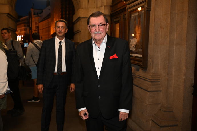 FOTO: Zdeněk Barták dorazil na Ceny Thalie. – stránka 79
