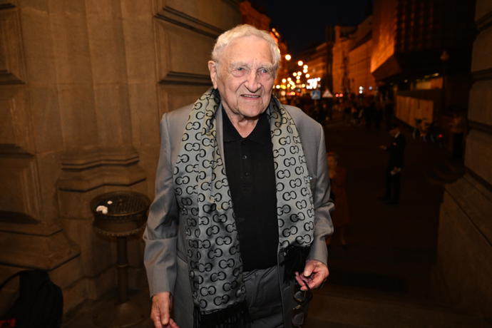 FOTO: Nechyběl ani Antonín Hardt. – stránka 77