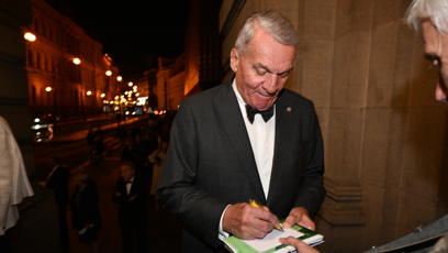 FOTO: Bohuslav Svoboda rozdával podpisy.