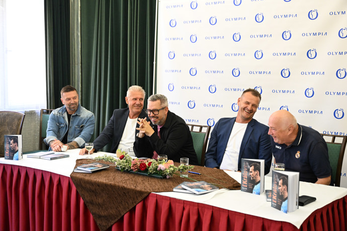 FOTO: Pánové se u stolu náramně bavili. – stránka 3