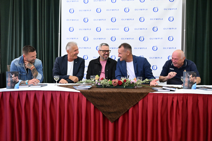 FOTO: Atmosféra na křtu knihy Pavla Královce se nesla v zábavném duchu. – stránka 2