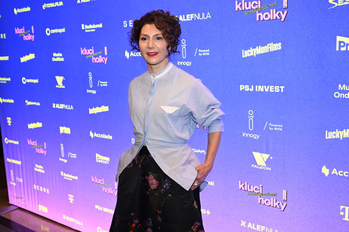 FOTO: Martha Issová má staršího bratra. – stránka 5