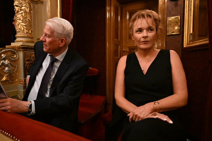 FOTO: Munzarová už se stačila převléknout. – stránka 23