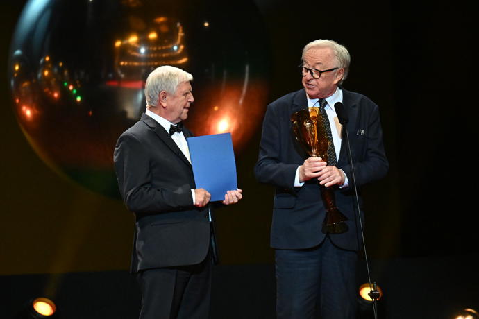 FOTO: Cenu si ale nejdříve odnesl. – stránka 4