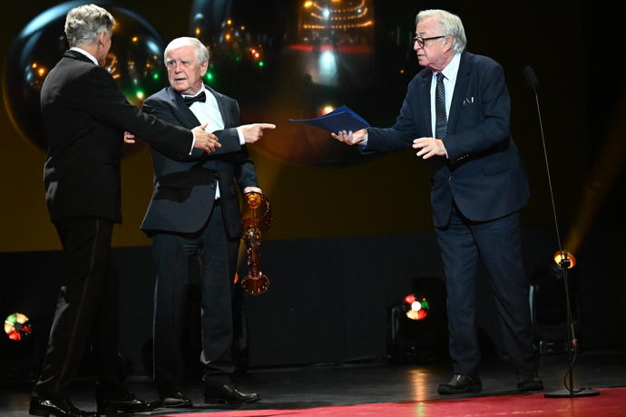 FOTO: Nastálé zmatky pokračovali. – stránka 2