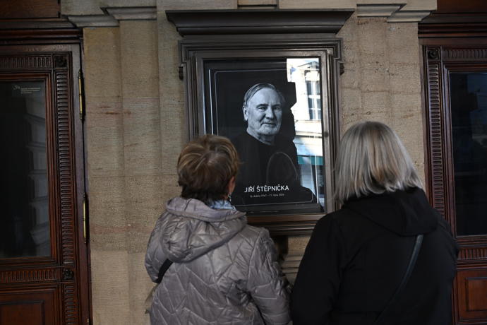 FOTO: Pohřeb Jiřího Štěpničky v Národním divadle. – stránka 123