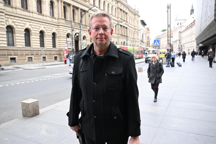 FOTO: Aleš Cibulka přišel dát poslední sbohem Jiřímu Štěpničkovi. – stránka 118