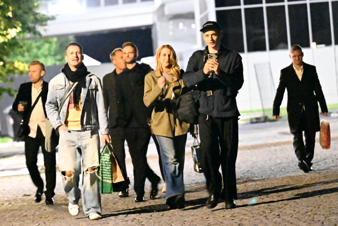 FOTO: Pšenička se rozhodl zahrát si na paparazzi. – stránka 32