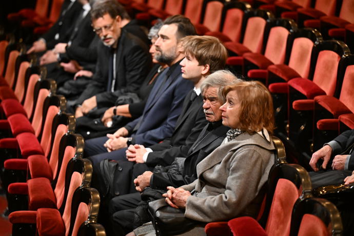 FOTO: Přátelé a kolegové přišli dát poslední sbohem Jiřímu Štěpničkovi. – stránka 85
