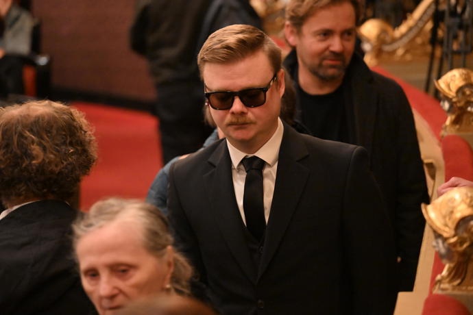 FOTO: Filip Kaňkovský skrýval smutek pod brýlemi. – stránka 76