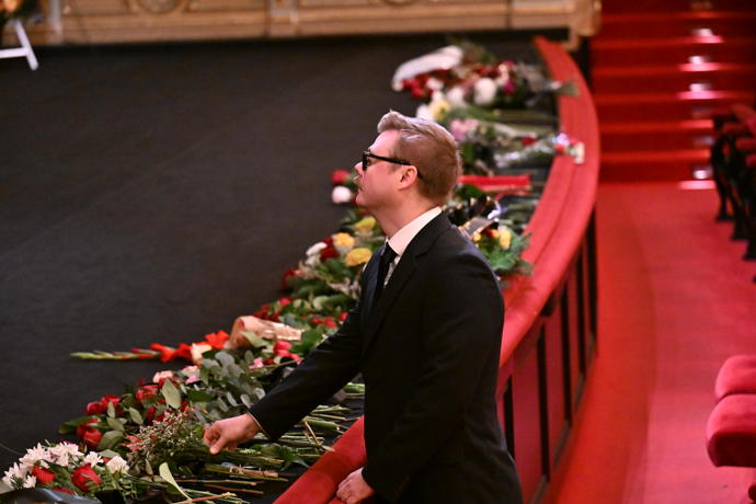 FOTO: Filip Kaňkovský skrýval smutek pod brýlemi. – stránka 75