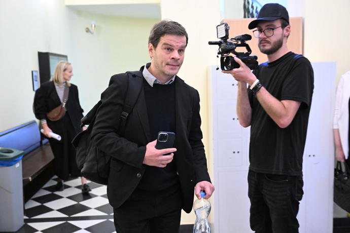 FOTO: Adam Kraus působil před soudním jednáním poněkud unaveným dojmem. – stránka 7